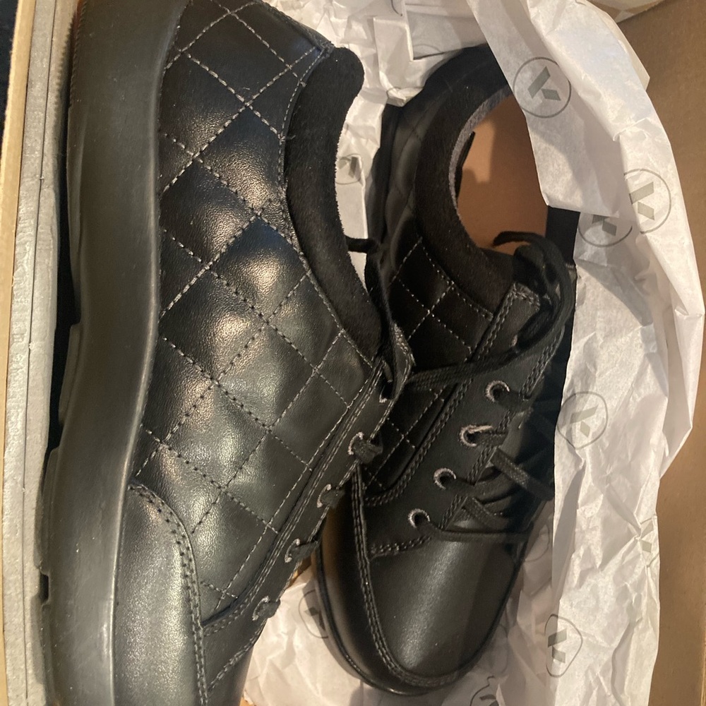 ANODYNE shoes 7 wide w/2 pk of heat moldable inserts